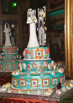 blue-spooky-ireland-wedding-cake.jpg