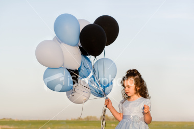 istockphoto_6184727-little-girl-with-balloons.jpg