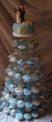 wedding_cake_novelty_cupcakes.jpg