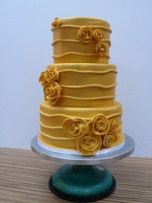 gold-wedding-cakes.jpg