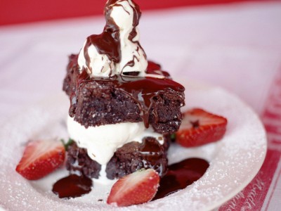 Food_Cakes_and_Sweet_Shokoladno-strawberry_dessert_022788_.jpg
