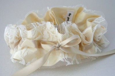 beautiful-lace-wedding-garter.jpg