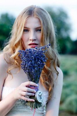 lavender-wedding-fashion-accessories-bouquets-decor-details-Marie-Labbancz-Photography-3.jpg