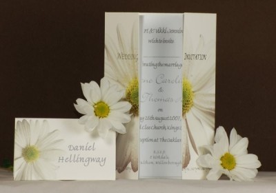 white_daisy_wedding_stationery.jpg