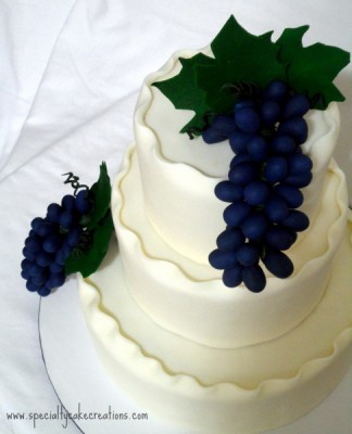 Grape-Bunches-Wedding-Cake-486x600.jpg