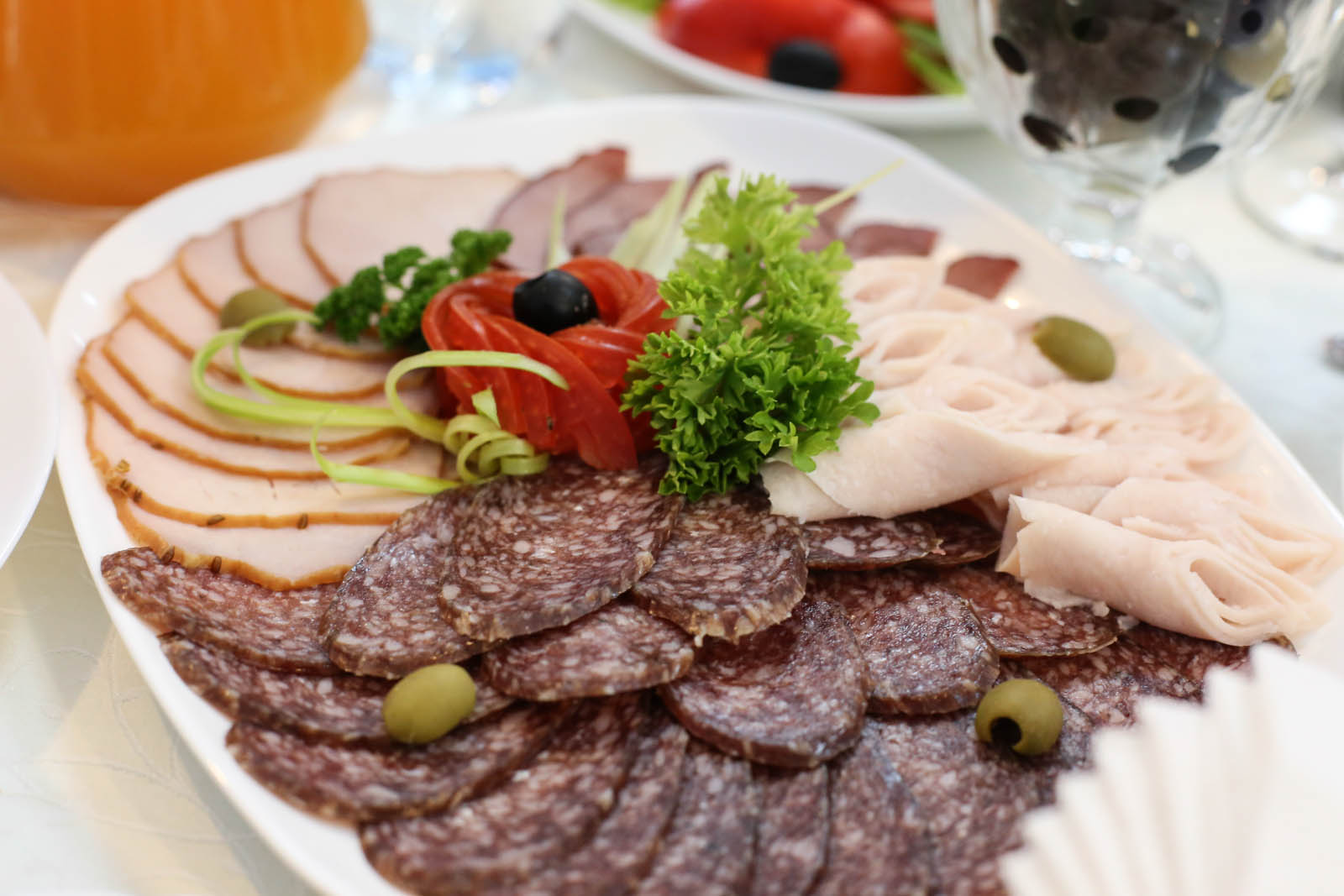 Ресторан зеленый меню. Зеленый луг мясо.