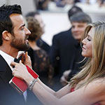 Энистон свадьбу отложила