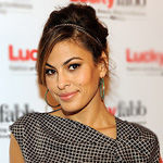 Ева Мендес презентует коллекцию свадебных платьев