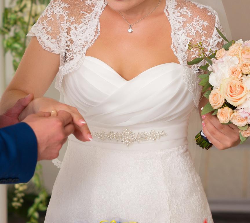 Свадебные платья. Свадебное платье 44 размер. Кипельно белое свадебное платье. Продается невеста. Продать свадебную.