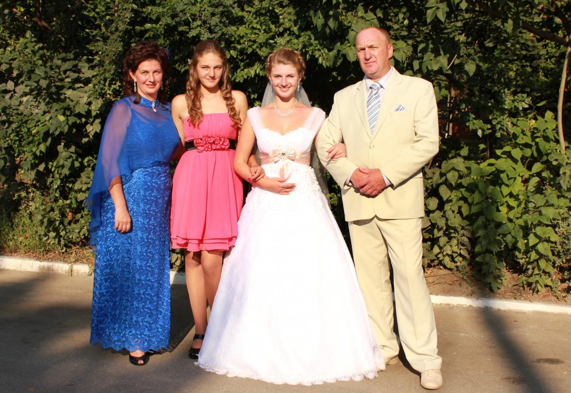 Были на свадьбе сына. Родители на свадьбе одежда. Платье для родителей на свадьбу. Платье на свадьбу дочери. Одежда на свадьбу для родителей невесты.