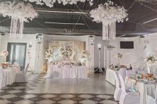 В  кафе "Зеленый луг" скидка 10% на банкет + украшение зала в подарок!