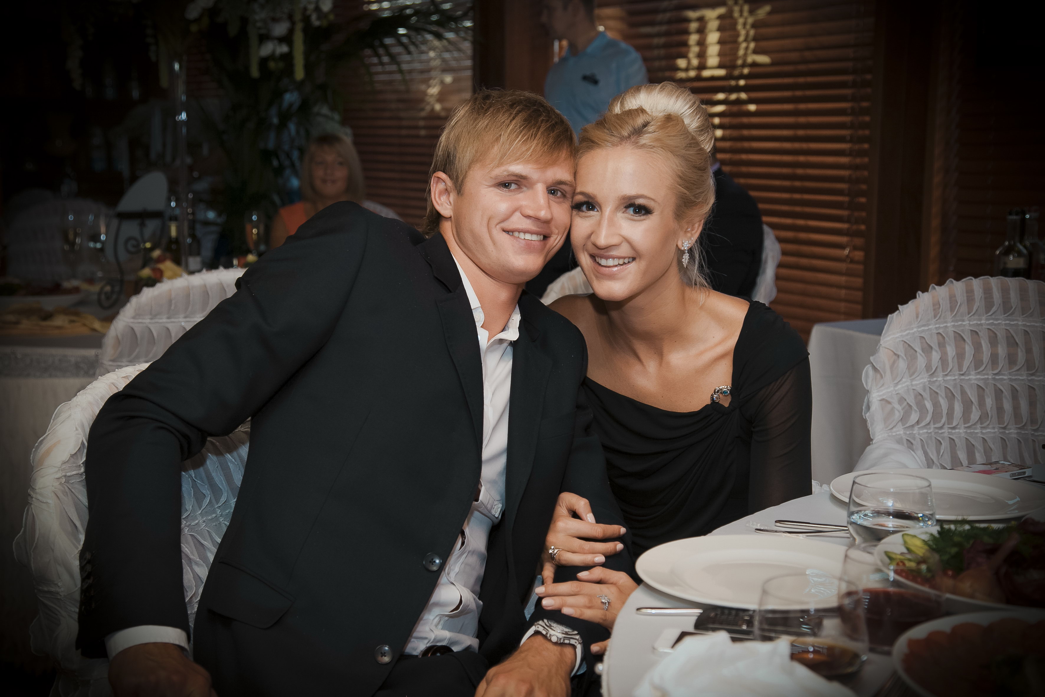 Дмитрий тарасов футболист 2021. Бузова ольга и тарасов. Анастасия ярославовна костенко и тарасов. Сколько лет дмитрию тарасову. Бузова и тарасов.